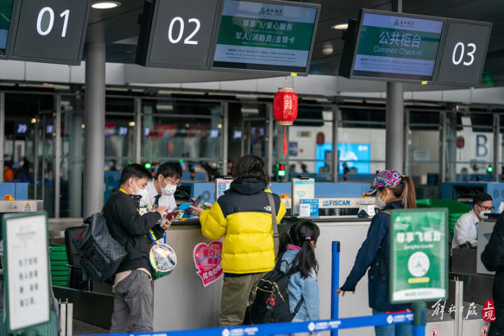 2月1日,浦东机场t2航站楼春秋航空柜台,前往泰国普吉岛,中国香港地区