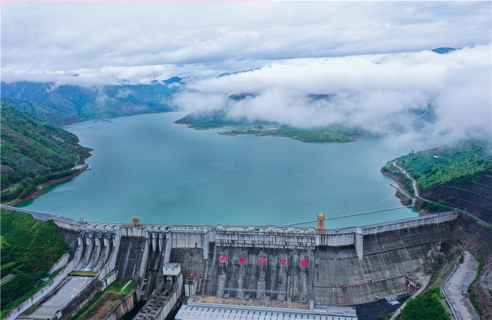 图为:丽江市华坪县境内的大唐观音岩水电站(胡才星 摄)
