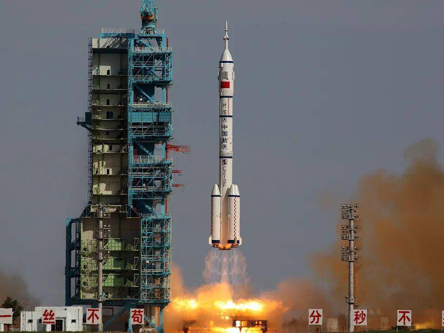 2013年6月11日,神舟十号飞船发射成功