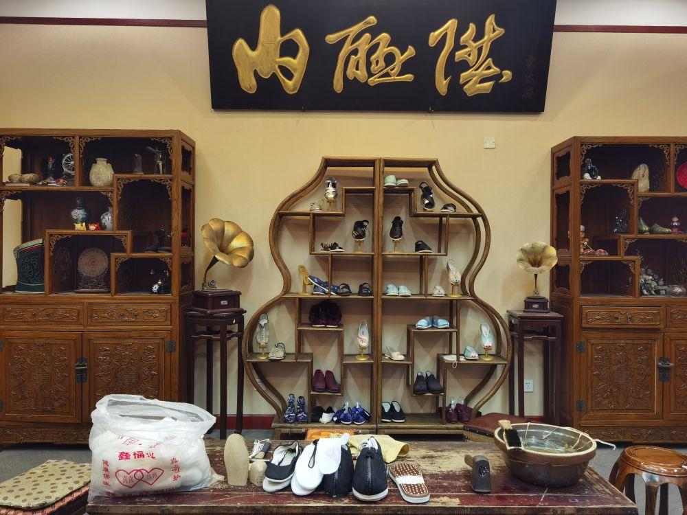 1月31日在北京前门内联升总店内拍摄的手工布鞋。新华社记者 谢希瑶 摄
