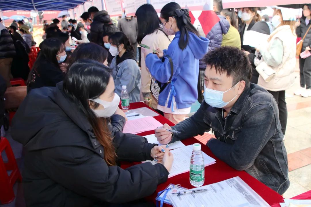 韶关节后首场线下招聘会火热开锣