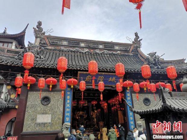 上海城隍庙灯笼高悬。　范宇斌 摄