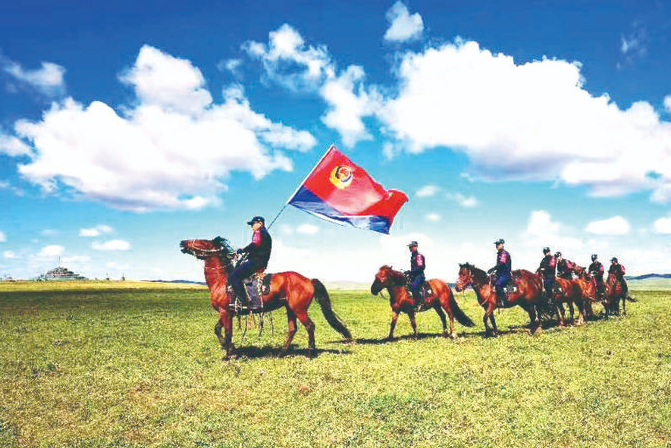 (陈巴尔虎旗公安局供图)1月12日,内蒙古自治区乌兰浩特市万达广场夜市