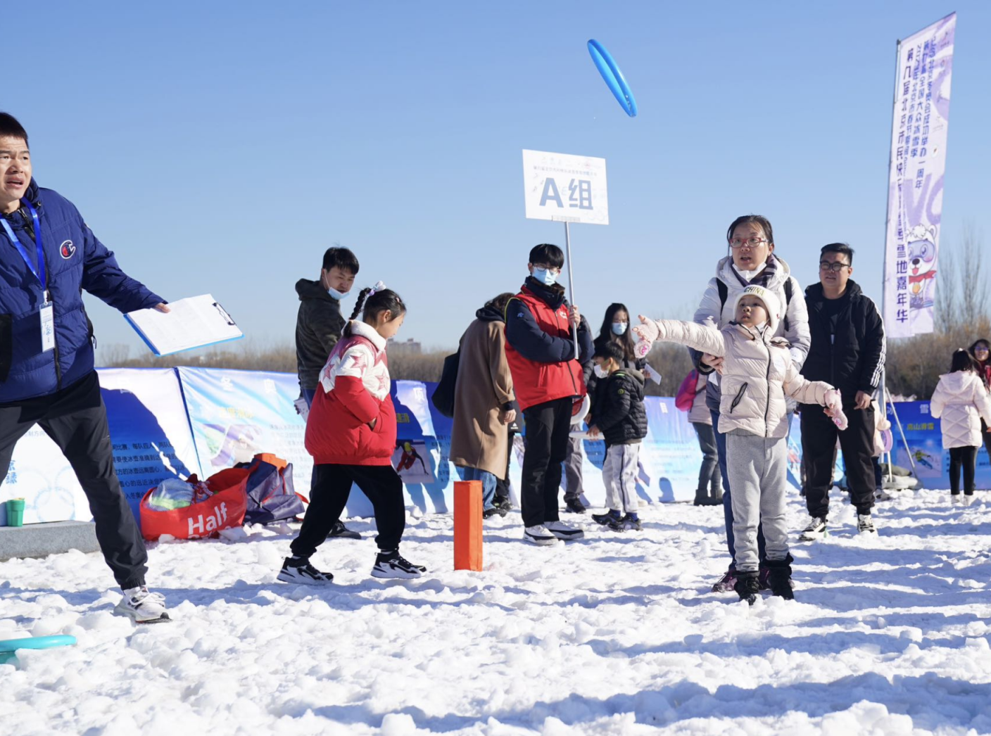 庆祝北京冬奥会成功举办一周年,奥森今天有场雪地嘉年华|北京_新浪