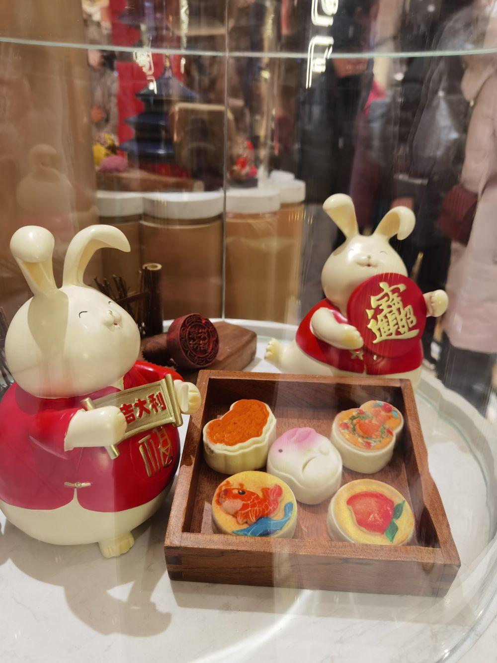 2月1日在北京稻香村“零号店”拍摄的“福兔献瑞”系列糕点。新华社记者 谢希瑶 摄