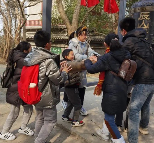 奔走相告（上海人民公园花展）上海那个公园有花展，(图2)