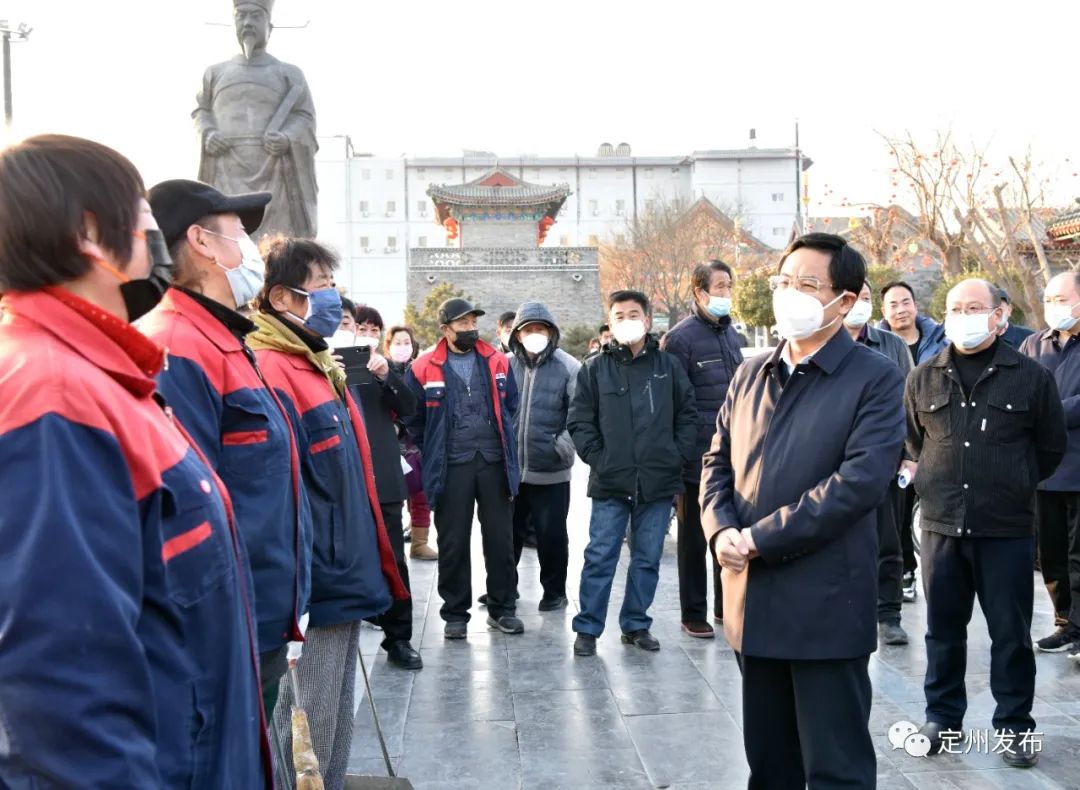 2月4日,市委书记张涛到万达广场,崇文街等地视察节日消费,安全生产等