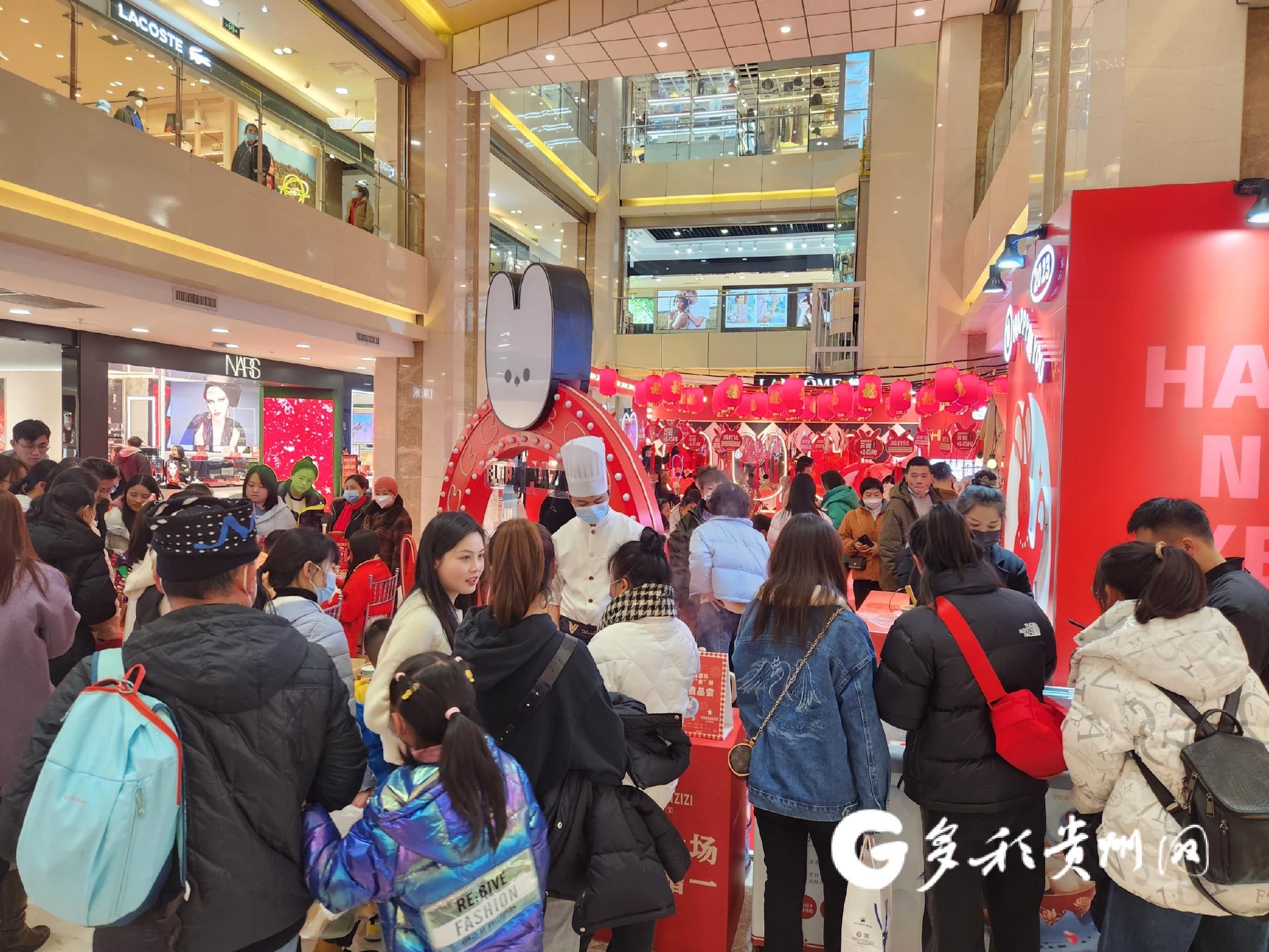 南国花锦购物中心的元宵节活动现场