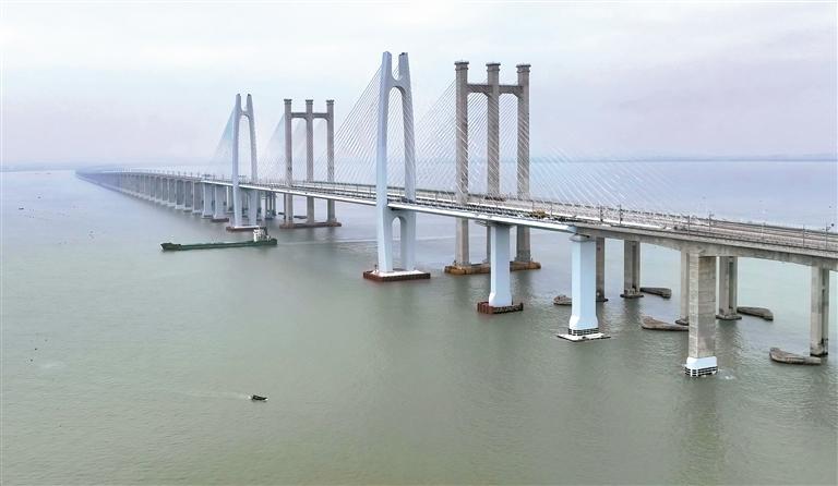 2月4日拍摄的新建福厦铁路泉州湾跨海大桥（无人机照片）。新华社发