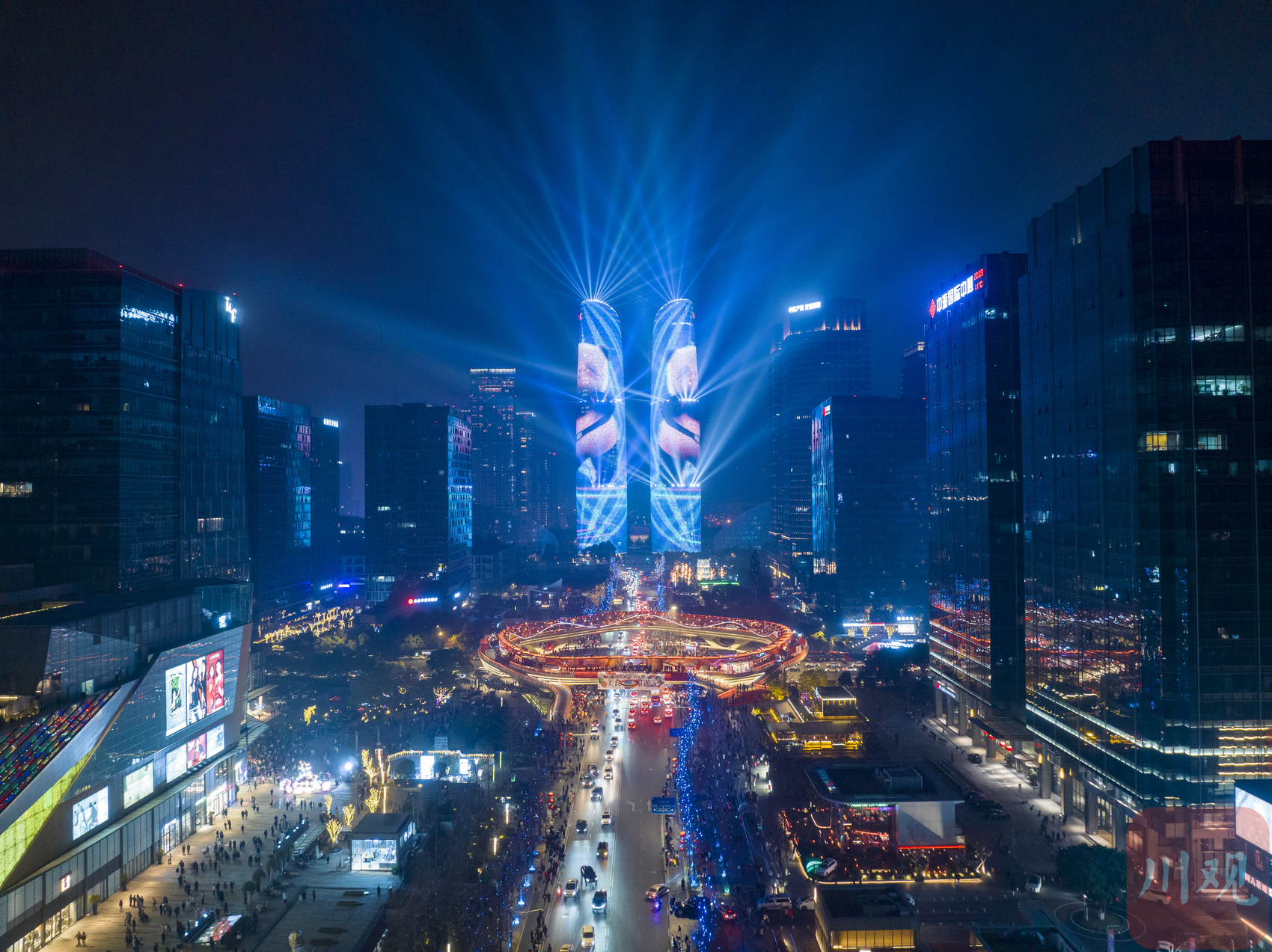 c视频|成都天府双塔上演"元宵之夜"灯光秀 美轮美奂惊艳蓉城|成都市