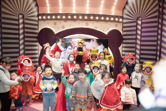 传统文化成亮点 5万组家庭涌入盘小宝闹元宵！