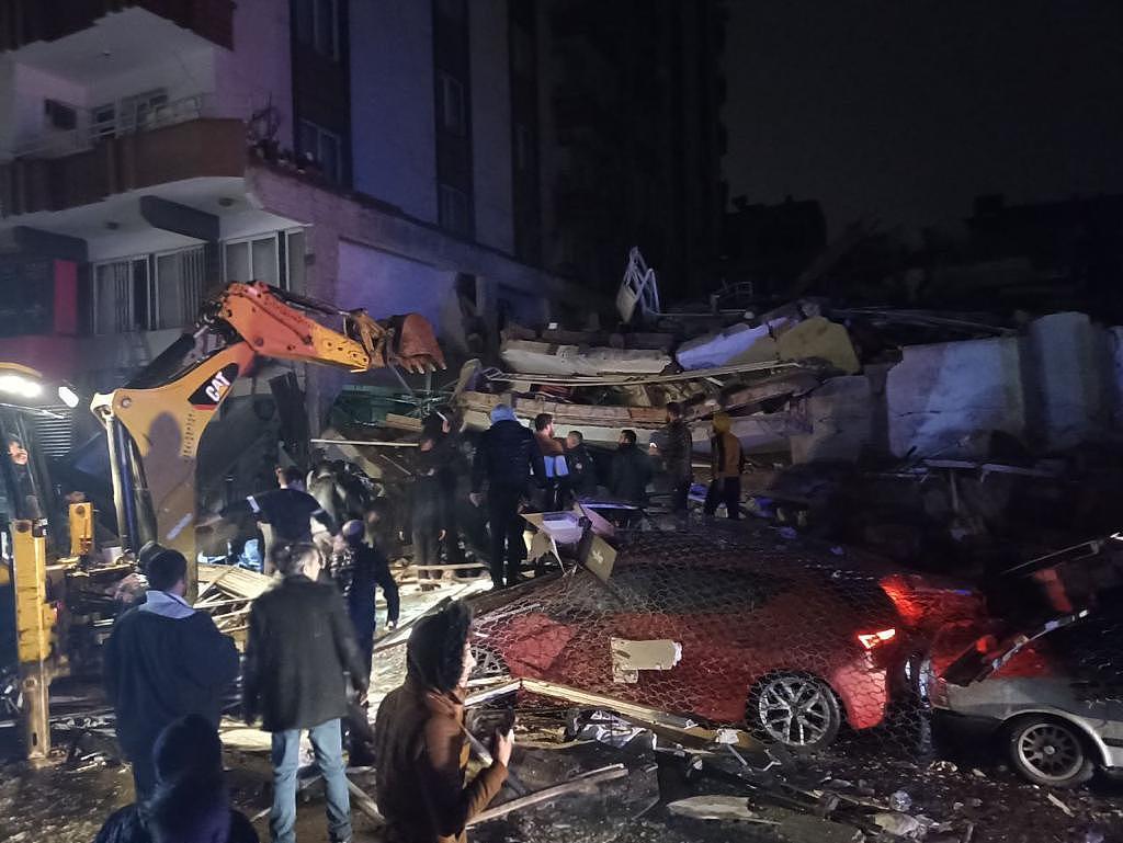 当地时间2月6日，土耳其发生7.8级地震，建筑物被破坏图据视觉中国