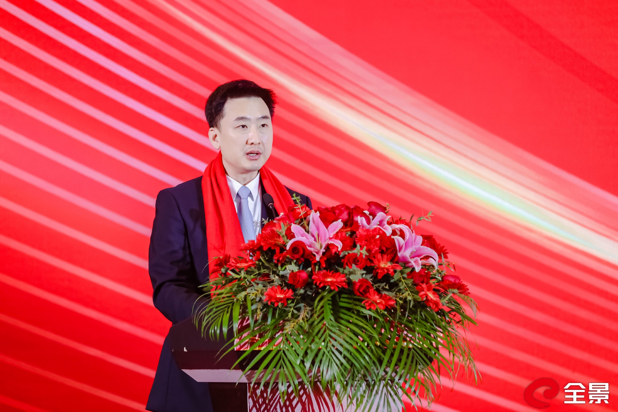 　　图五 张家港市委副书记、市长蔡剑峰致辞