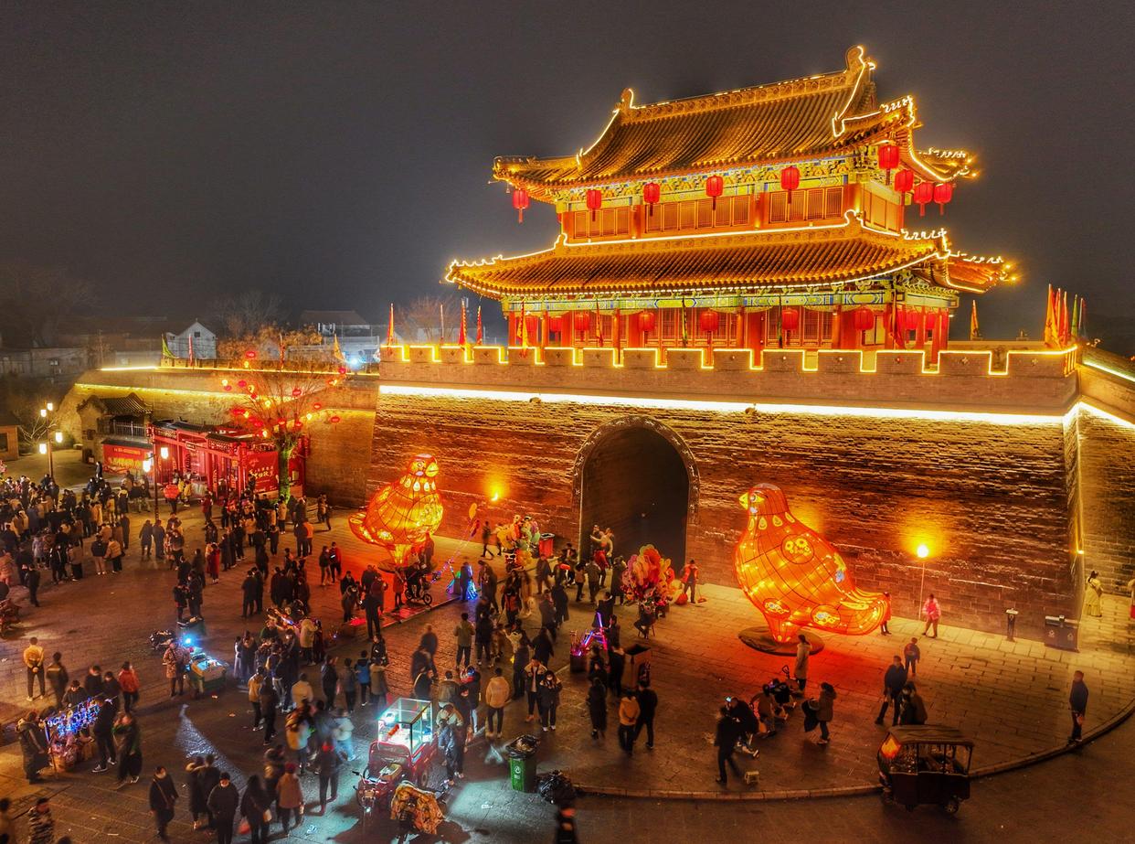 这是2月5日拍摄的浚县古城夜景(无人机照片).新华社记者 李安 摄