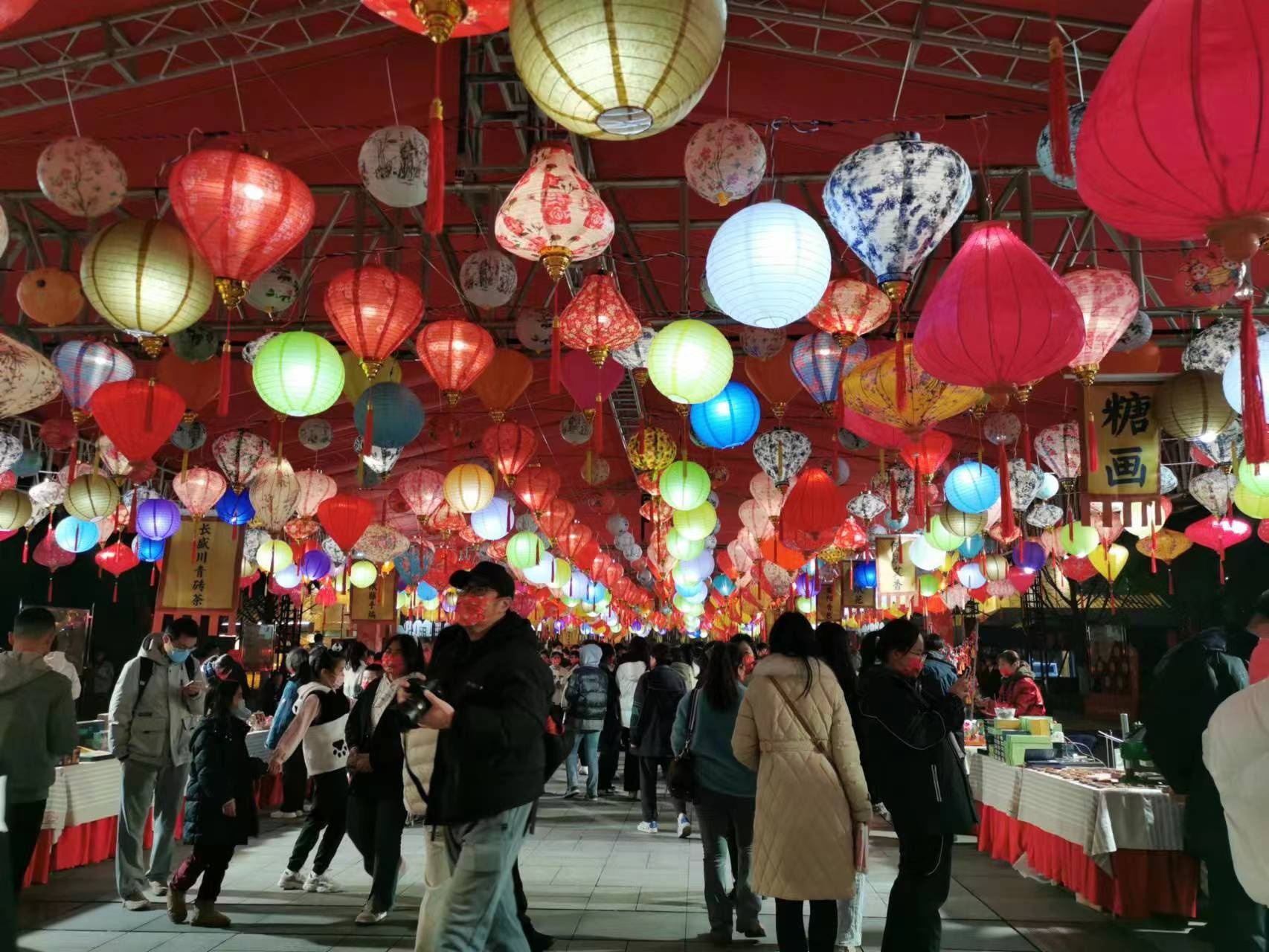 湖北各地举办钟鸣楚天元宵夜主题灯会闹元宵