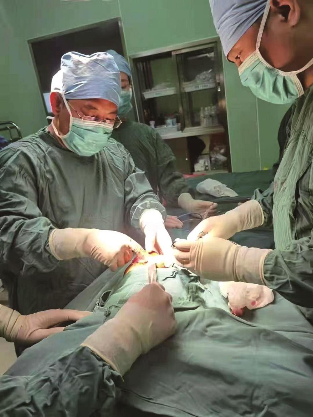 孩子们的"守护神"|手术_新浪财经_新浪网