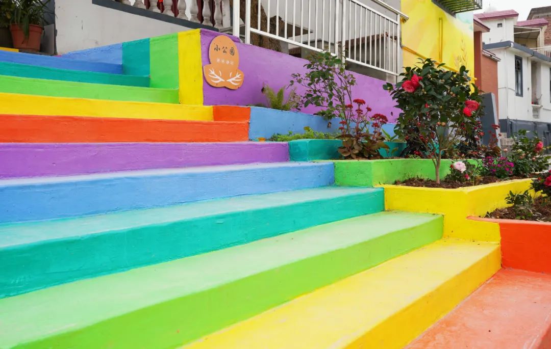 彩虹阶梯特色墙绘肇庆这个地方有条彩虹村免费打卡