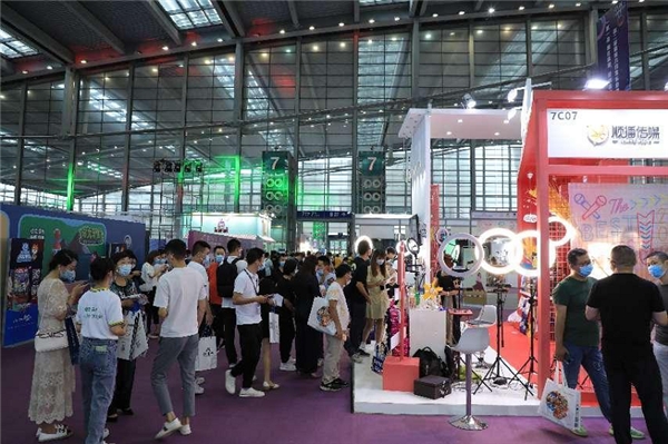 (往届“SEE深跨展”现场图)