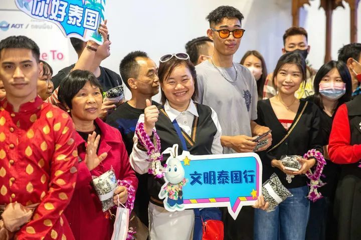 2月6日，中国游客抵达泰国曼谷廊曼国际机场。图片来源：新华社
