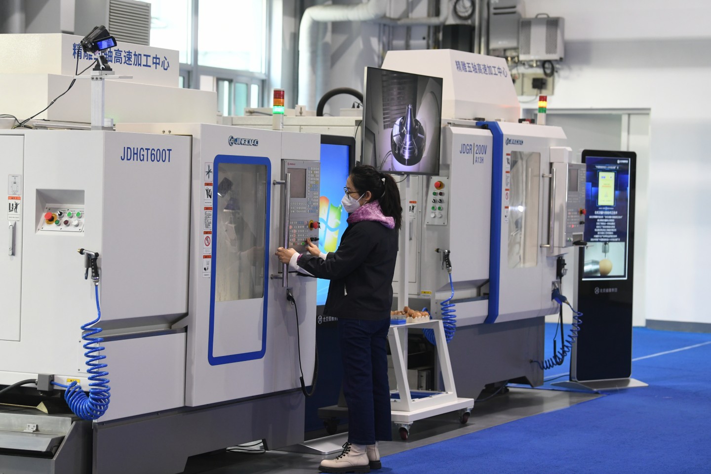 精雕车床.新京报记者 王颖 摄