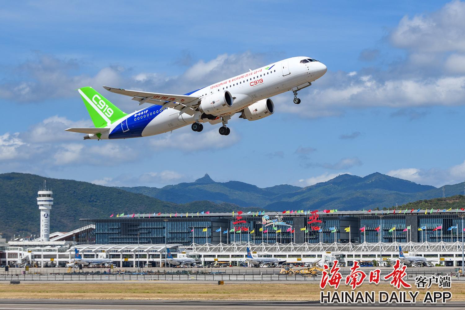 13时19分,c919飞机从三亚凤凰国际机场起飞,飞往哈尔滨.