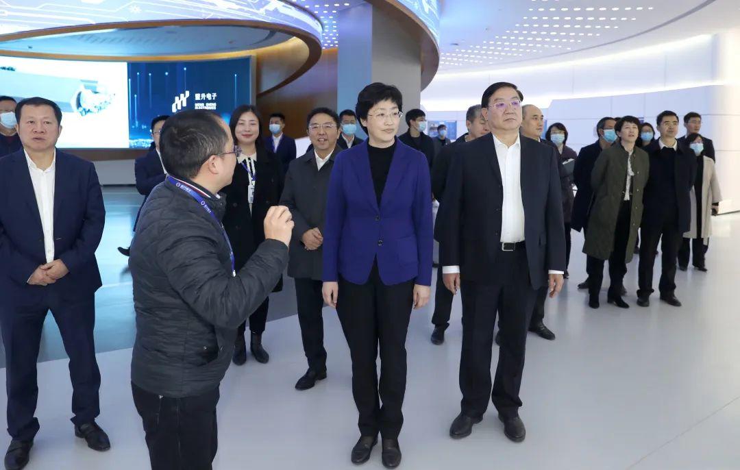 施小琳王凤朝在四川天府新区调研时强调牢记嘱托担当使命高质量建设