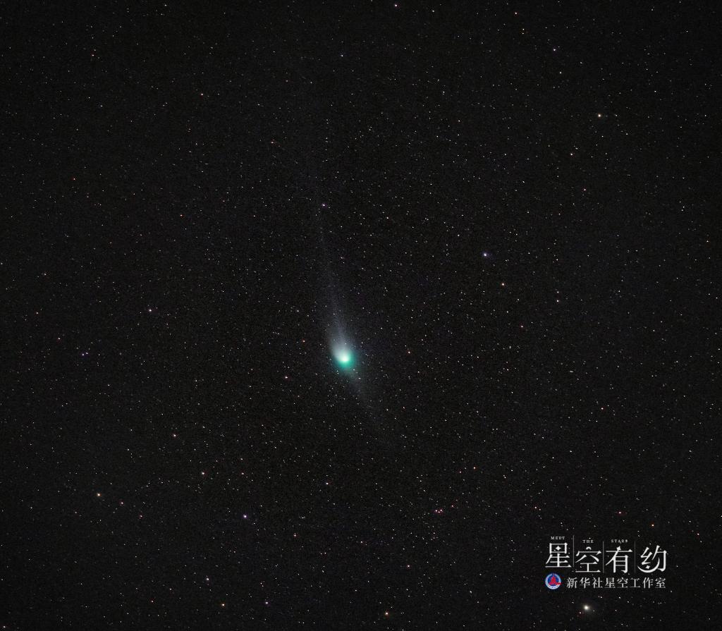 这是山东省天文爱好者李佳1月24日在山东青岛拍摄的C/2022 E3彗星。（本人供图）