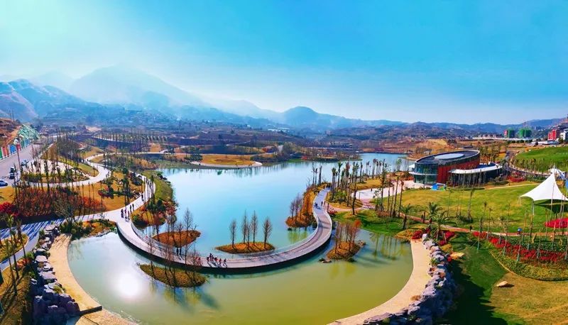 充分利用岩羊河,李家沟,大龙水库三大自然水系状态,依山依水而建,各个