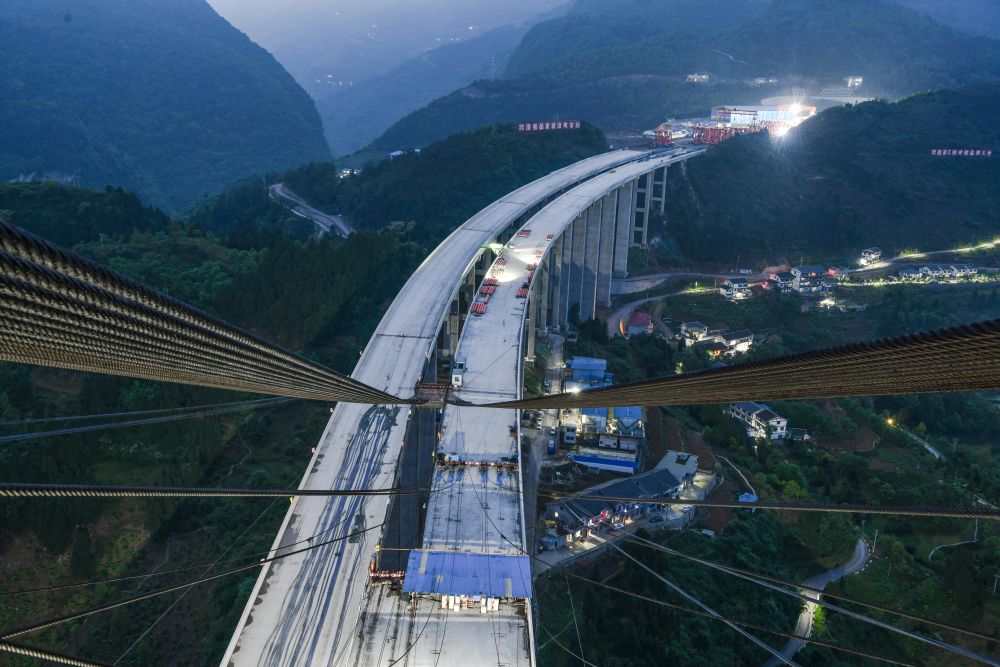 　　大发渠特大桥施工现场（2021年4月21日摄）。新华社记者 杨文斌 摄