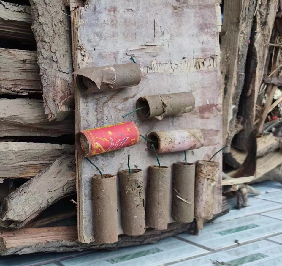 硕硕家属提供的翁某所放炮仗的照片&nbsp;&nbsp;本