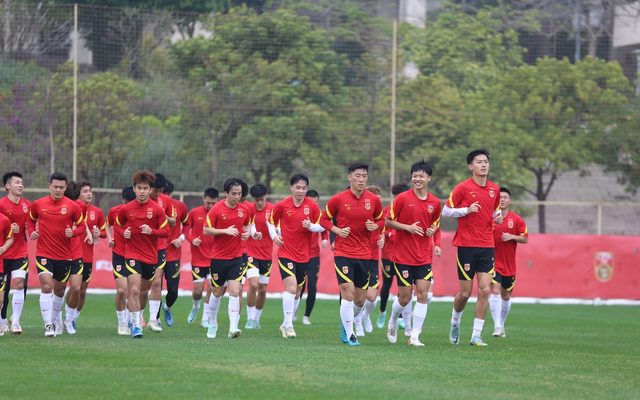 亚运队将开启热身模式洋帅倡导的咬牙精神让队员印象深刻