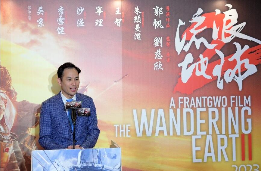　　英皇集团副主席杨政龙在首映礼上致辞