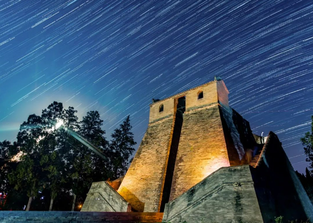 图为观星台星轨.郭红欣 摄