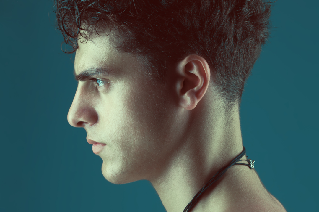 比较符合美学标准的侧脸|图源:图虫创意