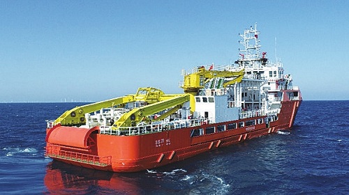 烽火拥有自主产权的7000吨专业海缆铺设船——“丰华21”轮。