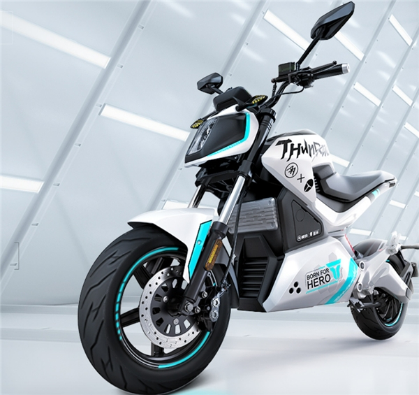 图:爱玛造梦师×雷神zero2023冰刃白「hero」限量款双能机车