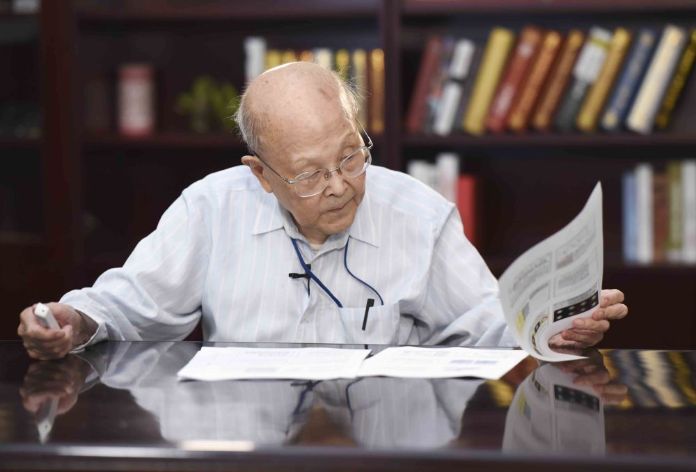 1958年,张礼发表"电子-正电子系统的定态及其湮没转