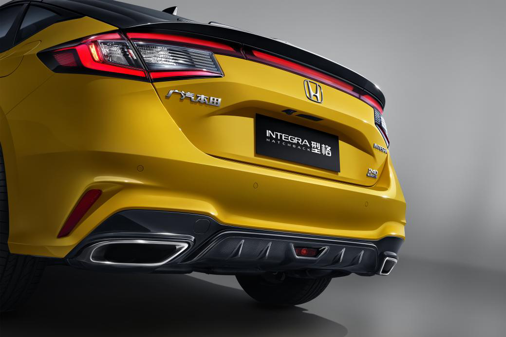 凌鋭貫穿式尾燈