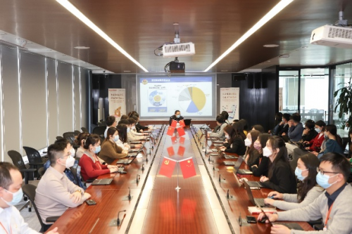 　　▲陆家嘴治安派出所唐峰副所长讲授“反诈”知识