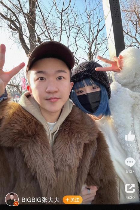 张大大和杨幂结伴出游 图片来源:微博截图