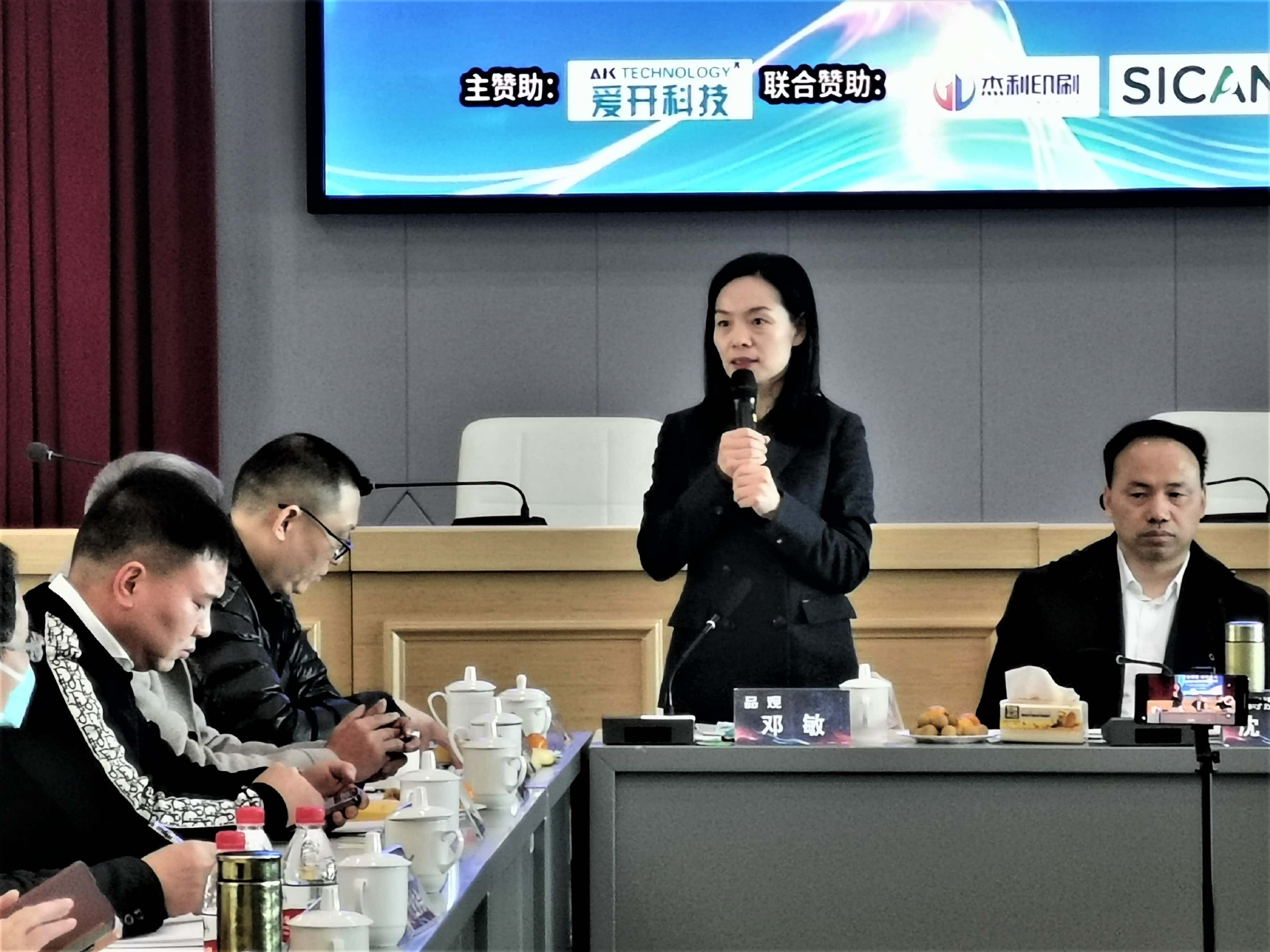 　　品观董事长、CiE美妆展创始人邓敏