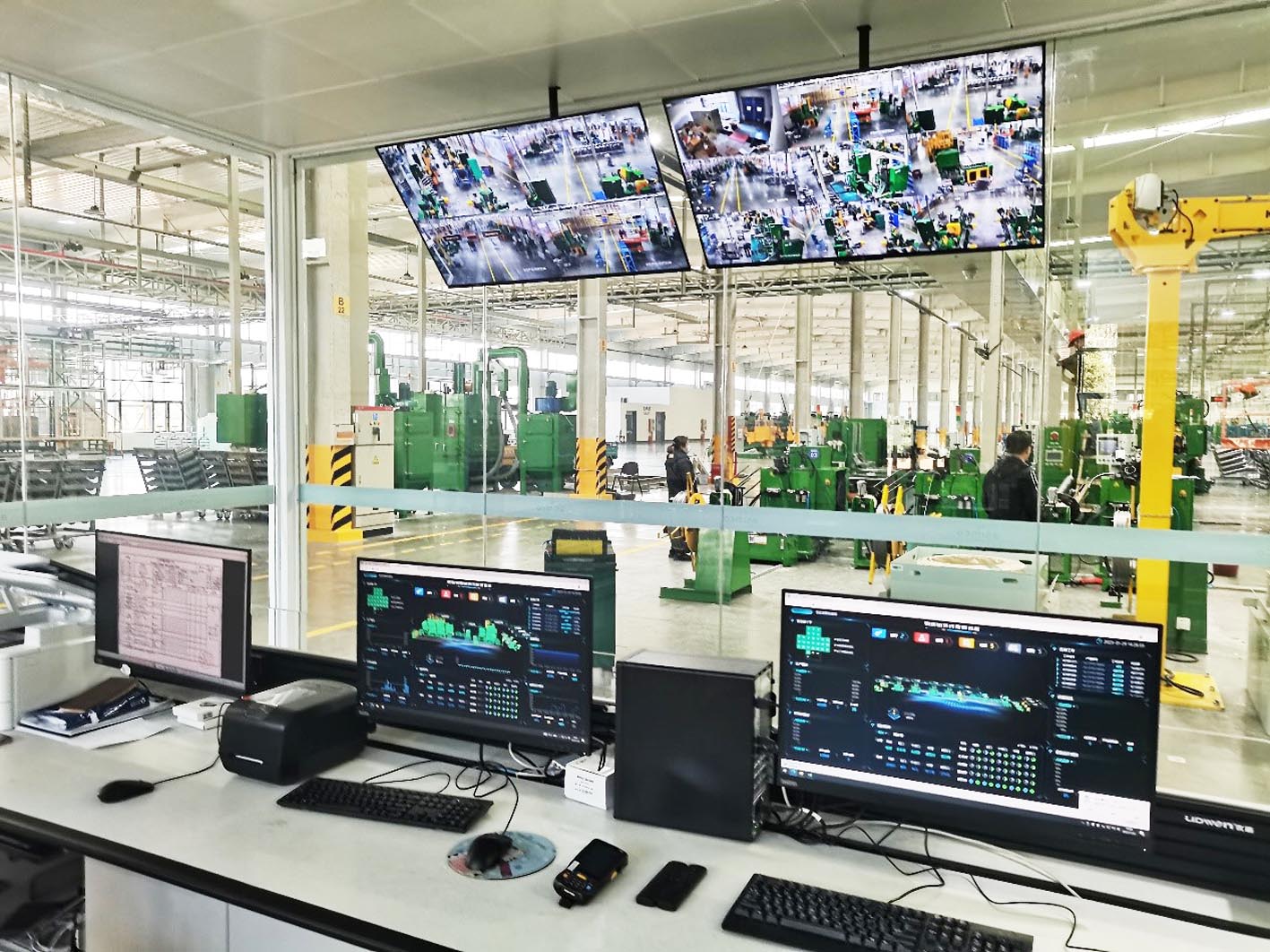 亚新科数字化新工厂的中控室.丁蕾 摄