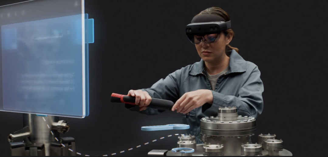 HoloLens 工业使用宣传画面｜图片来源：微软