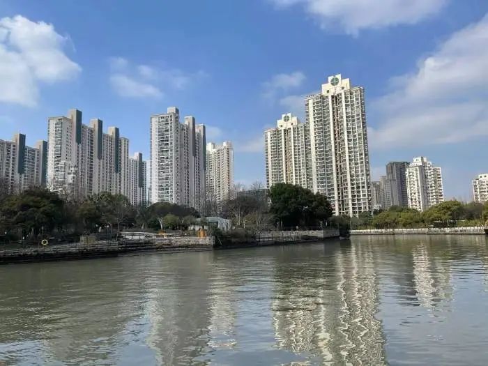 中远两湾城小区内景.李贝贝/摄