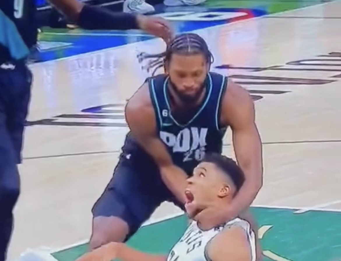 NBA字母哥场外低调做人热心公益展现顶级运动员的社会责任感