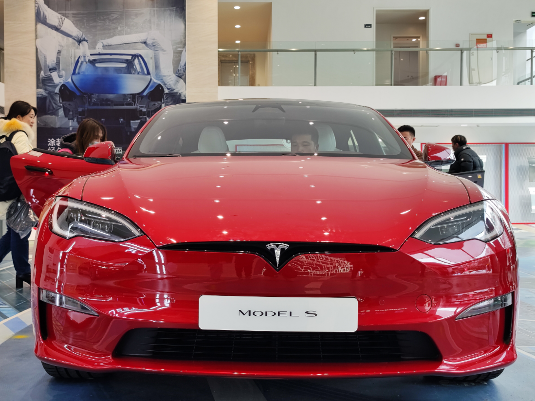 实拍丨特斯拉model s plaid:2.1秒破百的"性能怪兽"