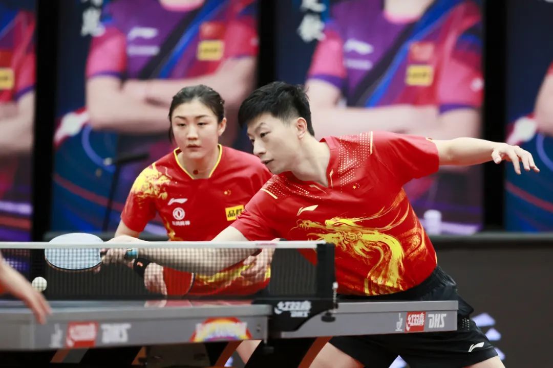 首场混双比赛中,马龙和陈梦的首次搭档备受关注,他们以3比1战胜于子洋