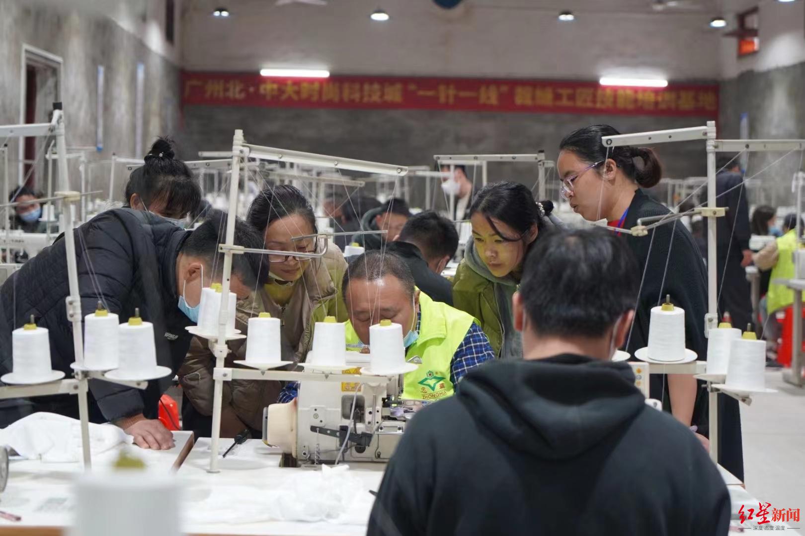 ↑为满足企业用工需求，广清纺织服装产业园发起“一针一线”裁缝工匠工程