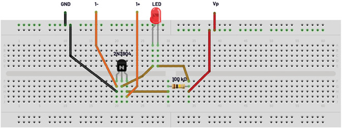 图2. LED和单个共发射极NPN光传感器面包板电路。