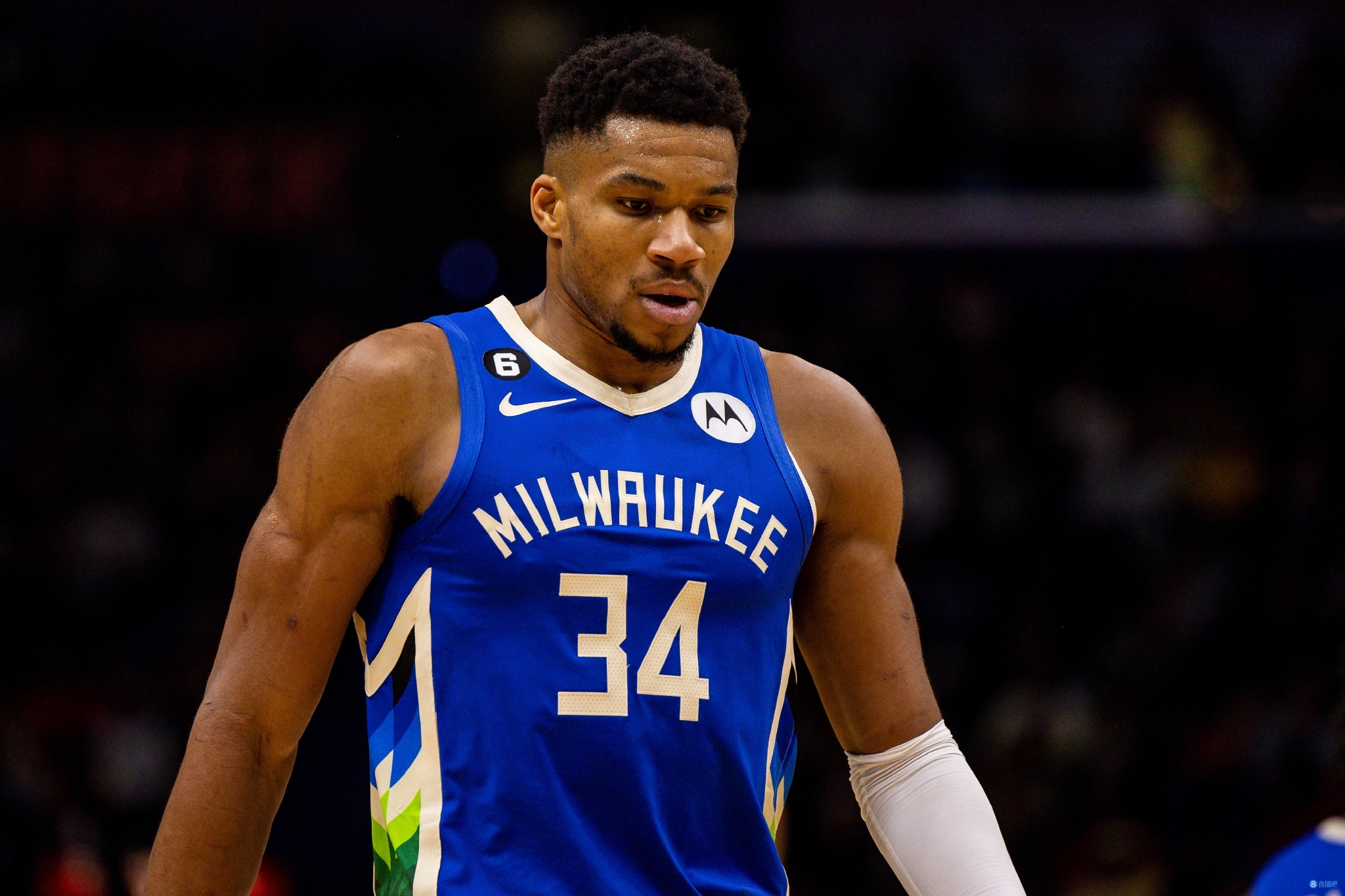 NBA字母哥强势崛起带领雄鹿队冲击总冠军宝座展现超级巨星风采